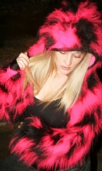 Fur hood shrug BlkPink