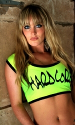 Yell/Blk Cropped Tee