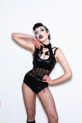 Dark choker body