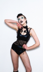 Dark choker body