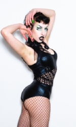 Dark choker body