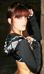 Hooded Shrug Black/Racer