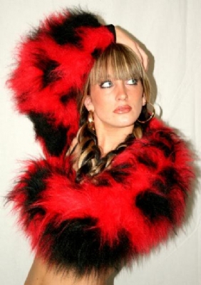 FurShrug Blk/RedCam