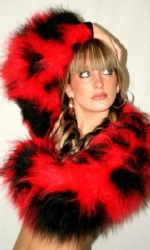 FurShrug Blk/RedCam
